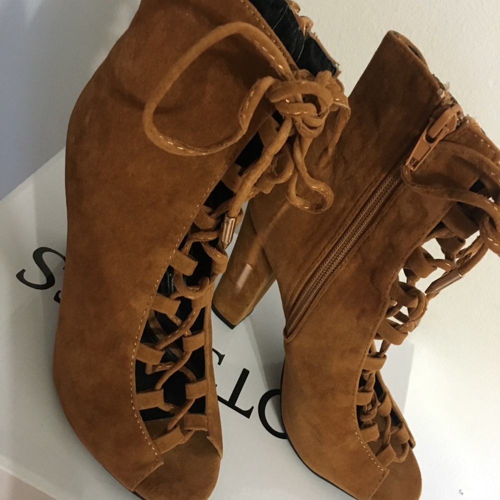 Ankle heels in great condition